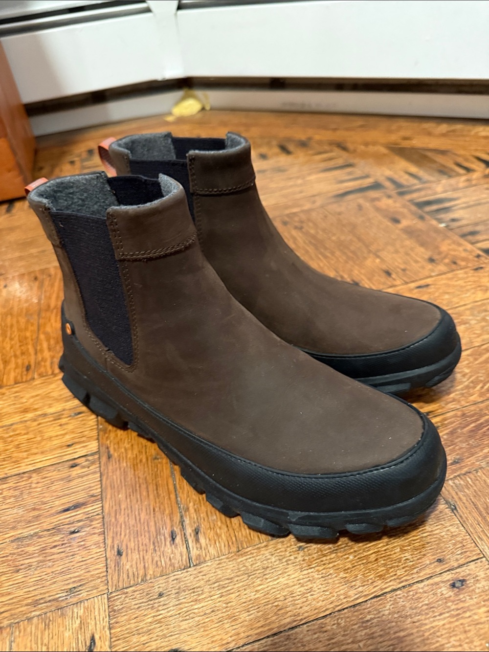 Bogs Cedar Chelsea Boots Waterproof 10
